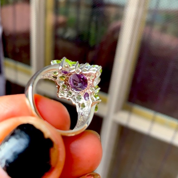 Sparkly statement ring. - Picture 3 of 5